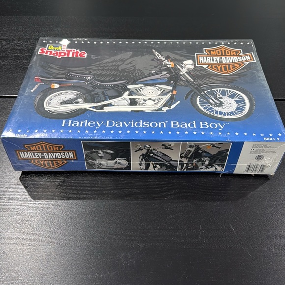 Harley Davidson Vintage FXSTSB Bad Boy Scale Model - Sealed - Picture 2 of 6